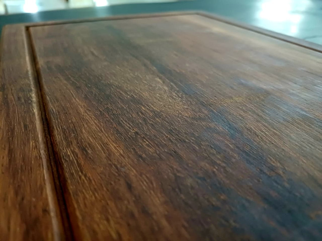 Close-up of the routed juice groove and Kiaat grain